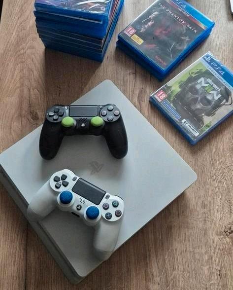 Sony PlayStation 4 500 GB Slim Console +2 controles+spellen, Spelcomputers en Games, Games | Sony PlayStation 4, Zo goed als nieuw
