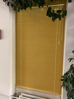 2 stuks Okergele aluminium luxaflex 25mm, Ophalen, Zo goed als nieuw, 150 tot 200 cm