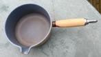 FE BELGIUM mosterdgele gietijzeren steelpan 15 cm (G234), Kookpan of Snelkookpan, Gebruikt, Gietijzer, Ophalen of Verzenden