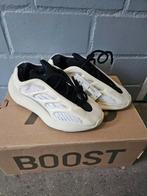 Yeezy 700 Azael wit maat 36, Kleding | Heren, Schoenen, Ophalen of Verzenden, Nieuw, Wit