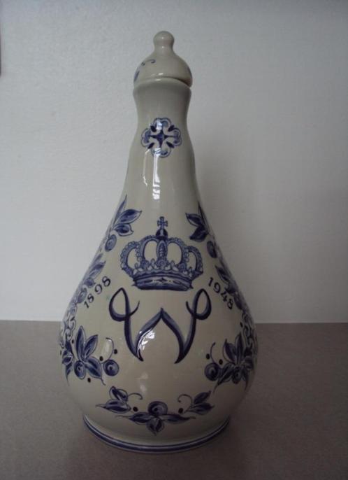 Delfts blauwe karaf Koningin Wilhelmina 1898 -1945 keramiek, Verzamelen, Koninklijk Huis en Royalty, Nieuw, Servies, Nederland