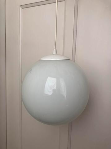 Vintage opaline glazen bollamp / hanglamp beschikbaar voor biedingen