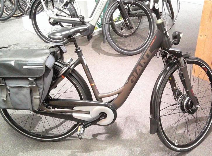 Giant ease-e.   Dubbele accu, Fietsen en Brommers, Elektrische fietsen, Zo goed als nieuw, Overige merken, 51 tot 55 cm, Ophalen of Verzenden