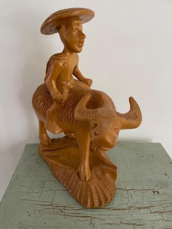 Vintage Oosters beeld teakhout. Man op Yak / waterbuffel., Antiek en Kunst, Kunst | Beelden en Houtsnijwerken, Ophalen