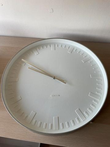Geote witte Karlsson klok beschikbaar voor biedingen