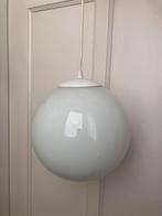 Vintage opaline glazen bol hanglamp, Gebruikt, Vintage, Ophalen of Verzenden, Glas