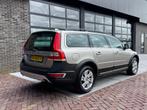 Volvo XC70 2.4 D5 Momentum | Autm | Leer | Navi | Clima | Cr, Auto's, Volvo, Automaat, Gebruikt, Zwart, XC70