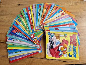 Donald Duck Junior 40 bladen + een vakantieboek beschikbaar voor biedingen
