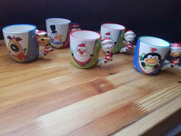 Heel erg leuk 5 kinder kerstmokken/bekers beschikbaar voor biedingen