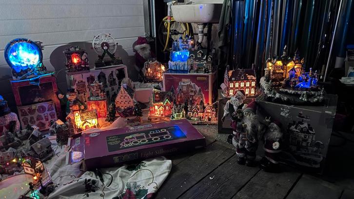 Heel veel kerstspullen huisjes ijsbaan enz., Diversen, Kerst, Ophalen