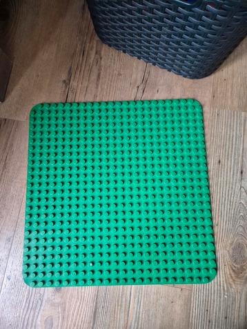 Duplo Groene Grondplaat beschikbaar voor biedingen