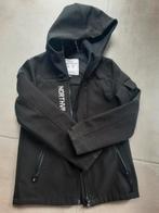 Zwarte softshell jas mt 140, Ophalen, Zo goed als nieuw, Jas