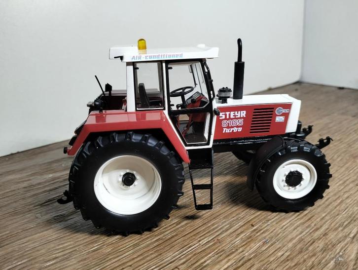 Te koop MO Miniatur Steyr 8165 Turbo Air Condittoned., Hobby en Vrije tijd, Modelauto's | 1:32, Zo goed als nieuw, Tractor of Landbouw