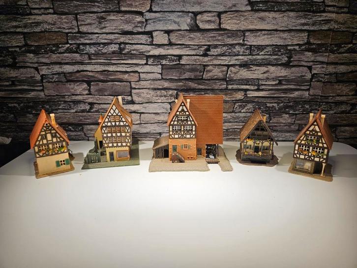 5x vakwerkhuis gebouw N spoor trein 1:160, Hobby en Vrije tijd, Modeltreinen | N-Spoor, Gebruikt, Brug, Tunnel of Gebouw, Gelijkstroom of Wisselstroom