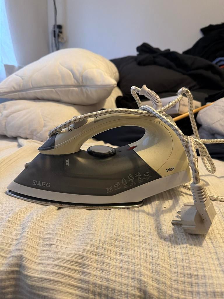 AEG Strijkijzer - Gratis op te halen, Witgoed en Apparatuur, Strijkijzers en Strijkplanken, Ophalen, Gebruikt, Strijkijzer met snoer