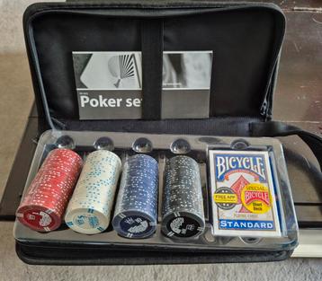 pokersetje 100 chips beschikbaar voor biedingen