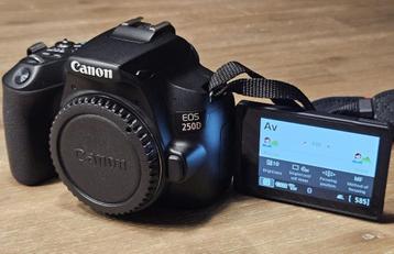 Canon EOS 250D in bijna nieuwstaat met <1000 clicks beschikbaar voor biedingen