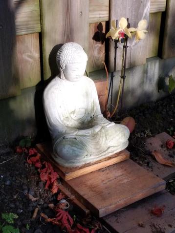 Kleine tuin Boeddha beschikbaar voor biedingen