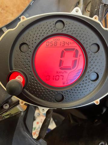 Yamaha aerox km teller 58134 km op de klok beschikbaar voor biedingen