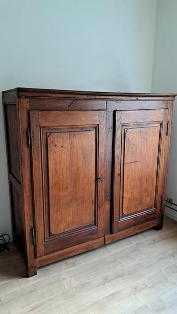 Antieke boeren kast, 2 deurs beschikbaar voor biedingen