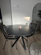 Set van ronde eettafel met 2 rotan eetkamerstoelen zwart, Huis en Inrichting, Tafels | Eettafels, Ophalen, Gebruikt, Rond, Vier personen