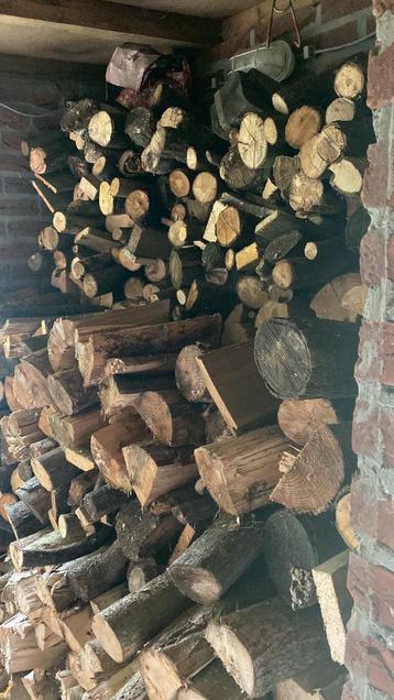 Gekloofd hout, 2 m3, droog, mengelmoes van houtsoorten beschikbaar voor biedingen