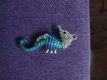 Zeepaardje Hanger met Strass beschikbaar voor biedingen