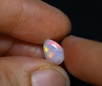 1 ct Natuurlijke Ethiopische Welo Opaal Gefacetteerd beschikbaar voor biedingen