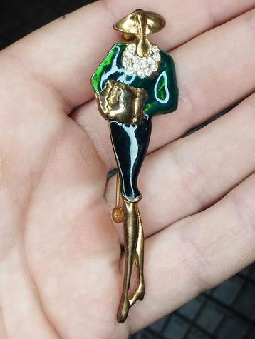 Een prachtige vintage emaille broche in Art Deco stijl beschikbaar voor biedingen