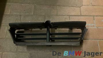 Koelkleppensysteem front BMW 1-serie E81 E87 Lci 51647174452 beschikbaar voor biedingen