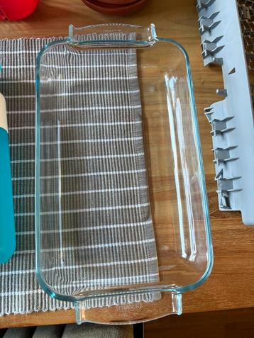 Oven schaal. Pyrex beschikbaar voor biedingen