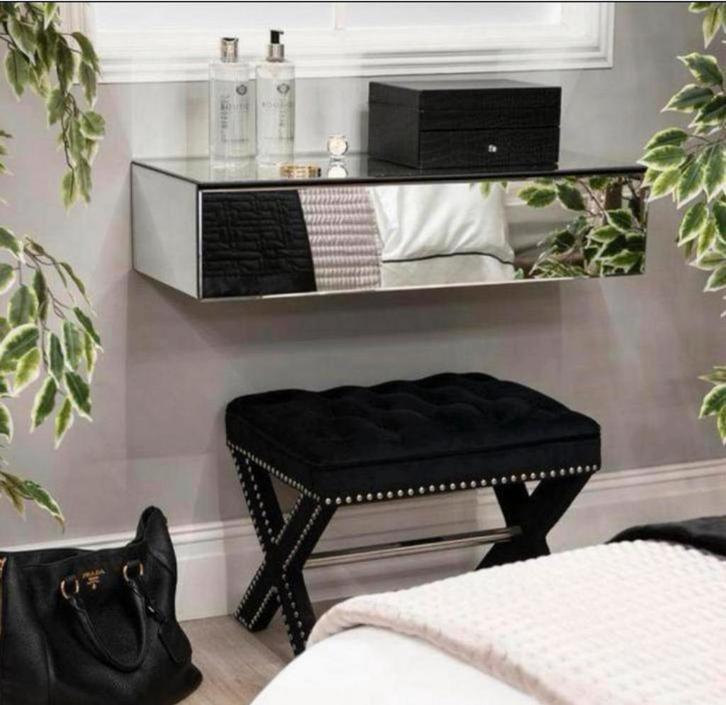 Zwevende spiegelkastjes (voor make-up, parfum, etc), Huis en Inrichting, Slaapkamer | Nachtkastjes, Ophalen