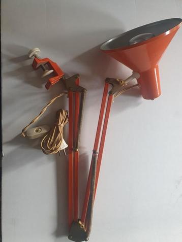 Vintage oranje verstelbare lamp ( spotje) beschikbaar voor biedingen