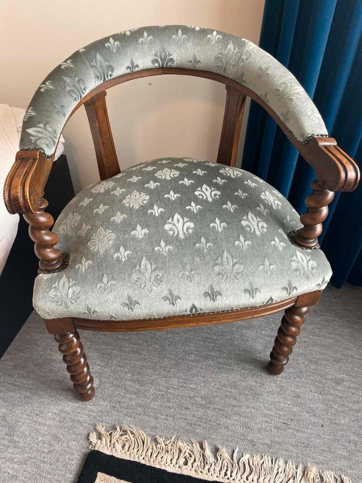 Antieke vintage stoel met gedraaide poten, Antiek en Kunst, Antiek | Meubels | Tafels, Ophalen