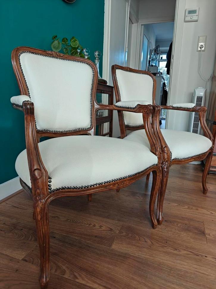 Twee witte Queen Anne fauteuils. Zo goed als nieuw!, Antiek en Kunst, Antiek | Meubels | Stoelen en Banken, Ophalen