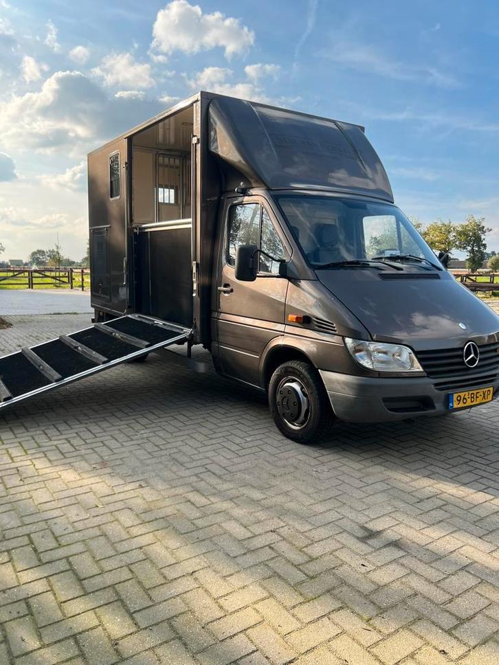 Tweepaards paardenauto Mercedes 904.6, Dieren en Toebehoren, Paarden en Pony's | Trailers en Aanhangwagens, Gebruikt, Overige typen