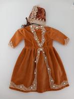 Antieke fluwelen poppen kleding . jurk met mutsje., Ophalen of Verzenden, Zo goed als nieuw, Pop