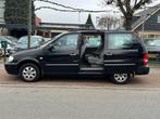 Kia Carnival 2.5 V6 EX * RUIME AUTO, Auto's, Gebruikt, 2497 cc, Zwart, Origineel Nederlands