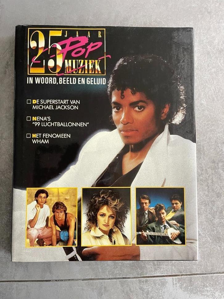 Boek 25 jaar POP muziek 1983 De jonge Supersterren, Boeken, Muziek, Zo goed als nieuw, Algemeen, Ophalen of Verzenden