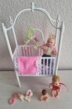 Barbiepopjes bedje met 3 babys en hondje, Ophalen