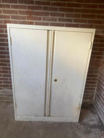 ijzeren kast archiefkast draaideuren  beschikbaar voor biedingen