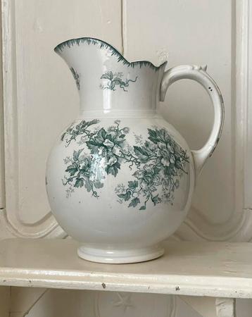 Brocante oude bolle kan groene bloemen Maastrichts SC  beschikbaar voor biedingen