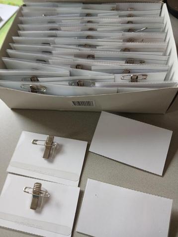 Naambadges beschikbaar voor biedingen