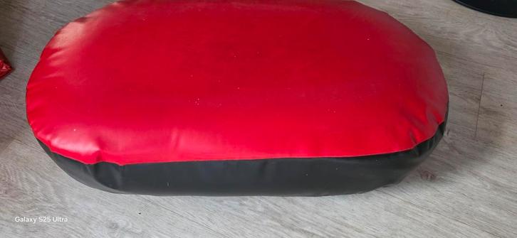 Groot Stootkussen Vechtsport - Rood/Zwart, Huis en Inrichting, Zitzakken, Ophalen of Verzenden