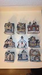 Diverse kleine kersthuisjes kerstdorp, Verzamelen, Efteling, Ophalen of Verzenden, Zo goed als nieuw, Button of Speldje