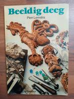 Boekje Beeldig deeg - Pien Lemstra  (1983), Ophalen of Verzenden, Gelezen