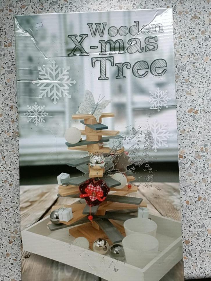 Een "houten Kerstboompje" zit nog in de originele doos., Diversen, Kerst, Zo goed als nieuw, Ophalen of Verzenden