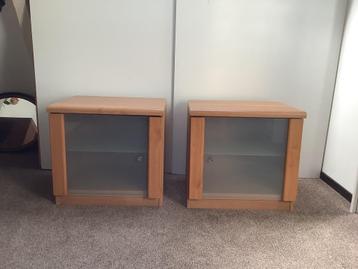 Gratis af te halen : 2 nachtkastjes 47x50x40 cm (hxbxd) beschikbaar voor biedingen