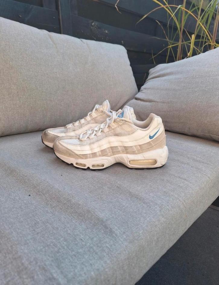 Nike Air Max 95 Summit white/ University blue, Kleding | Dames, Schoenen, Zo goed als nieuw, Sneakers of Gympen, Wit, Ophalen of Verzenden