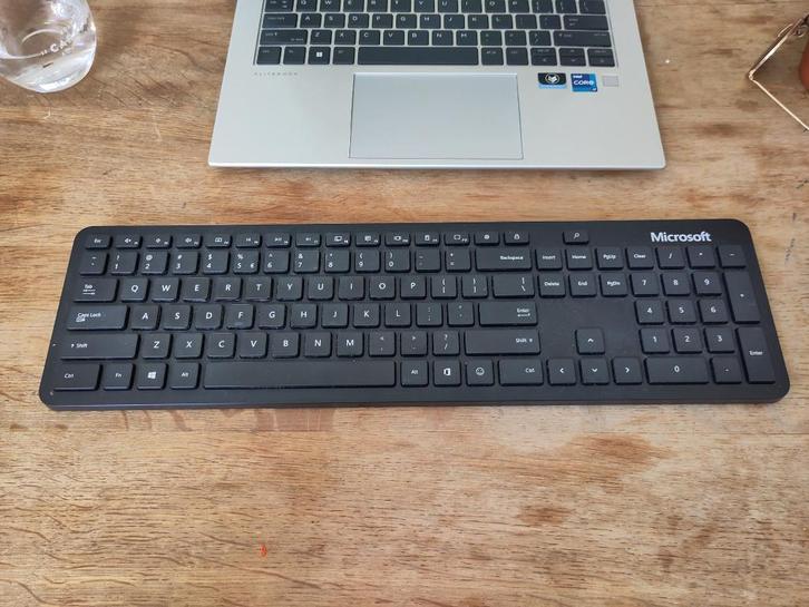 Microsoft Bluetooth toetsenbord, Computers en Software, Toetsenborden, Gebruikt, Qwerty, Draadloos, Ophalen of Verzenden